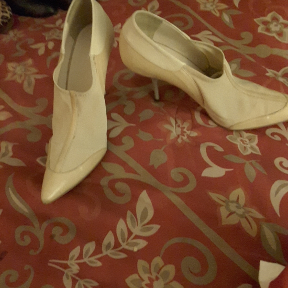 Shoes - Picture 4 of 4